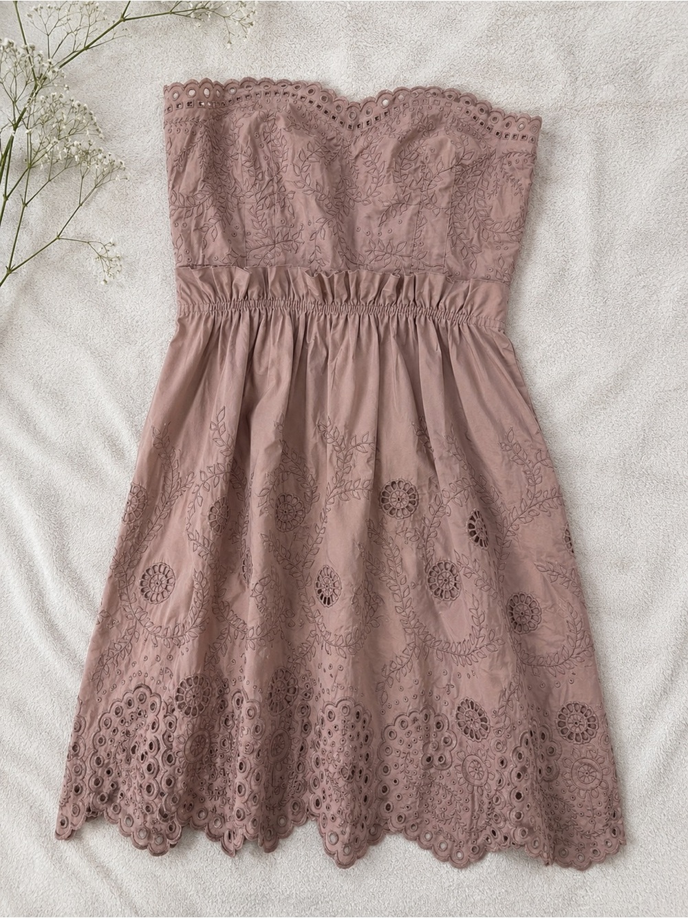 BCBGMAXAZRIA Dusty Mauve Embroidered Eyelet Strapless Dress Boho Cottagecore - Picture 2 of 3